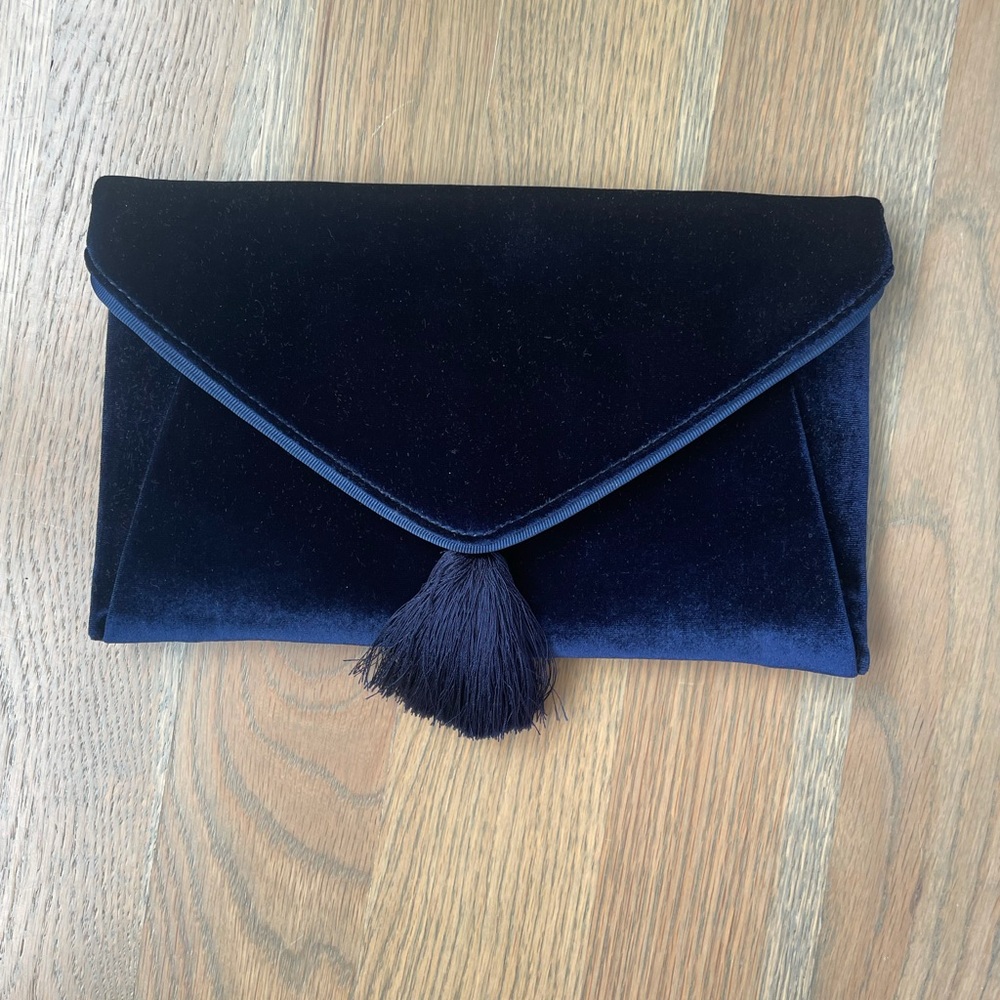 NEW VINEYARD VINES NAVY VELVET CLUTCH